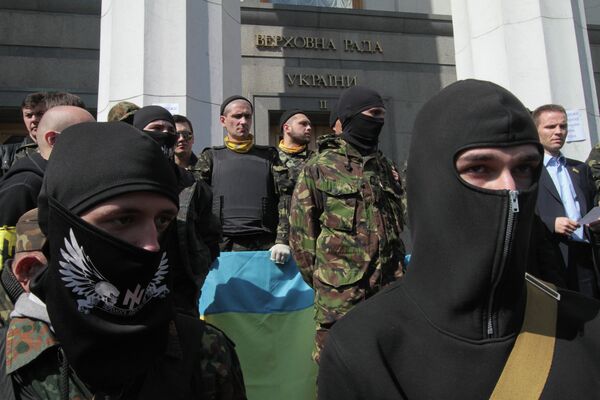 Ukraine to Disarm Illegally Armed Groups After Kiev Shooting - Sputnik International