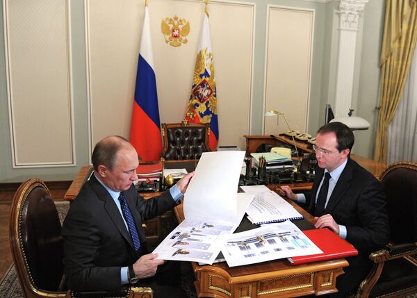 Russian President Vladimir Putin, left, meets with Vladimir Medinsky, Minister of Culture of the Russian Federation - Sputnik International