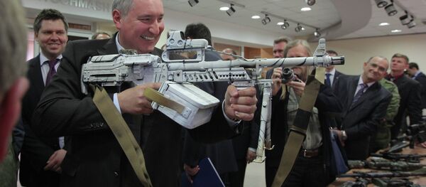 Dmitry Rogozin examines new combat gear Dmitry Rogozin examines new combat gear - Sputnik International