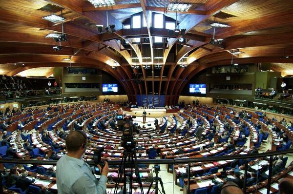 The Parliamentary Assembly of the Council of Europe (PACE) has adopted a resolution to counter manifestations of neo-Nazism during the fall session underway in Strasbourg. - Sputnik International