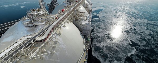 Liquefied natural gas tanker Grand Aniva at first LNG plant in Russia - Sputnik International