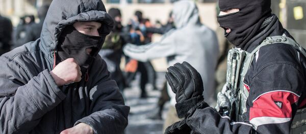 Right Sector activists train in hand-to-hand combat on Independence Square in Kiev - Sputnik International