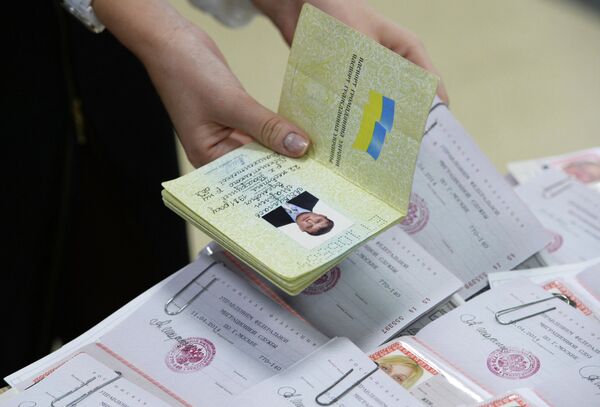 Ukrainian and Russian passports - Sputnik International