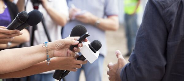 Journalists during an interview Journalists during an interview - Sputnik International