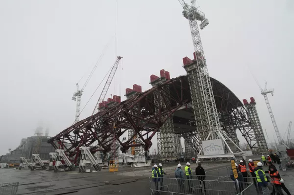Construction of a new containment dome at the site of the Chernobyl nuclear power plant (Archive) - Sputnik International
