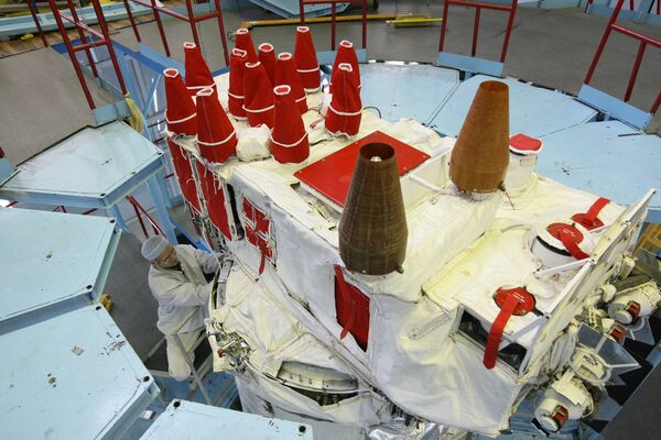 Assembling Glonass-M navigation satellite (Archive) - Sputnik International