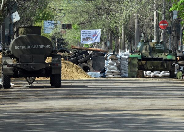 Armored Vehicles Moving Towards Slaviansk, Federalists Ready for Defense - Sputnik International