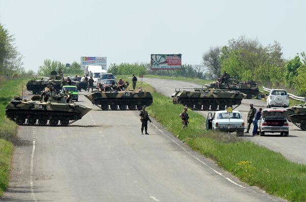 A checkpoint of the Ukrainian Army on the road linking Kramatorsk and Slavyansk. - Sputnik International