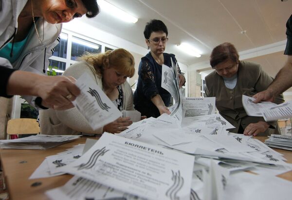 Southeast Ukraine referendum vote count in Luhansk - Sputnik International