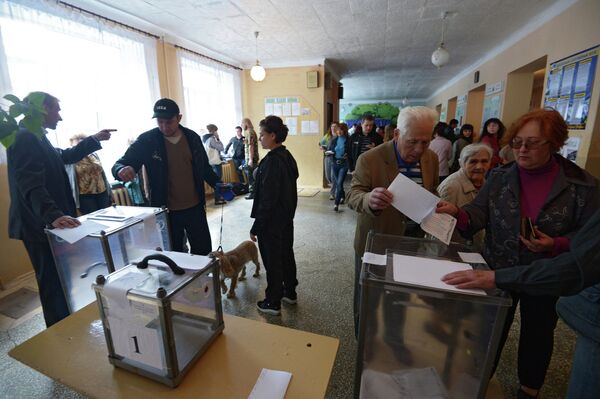 Donetsk and Lugansk regions hold referendum on self-determination - Sputnik International