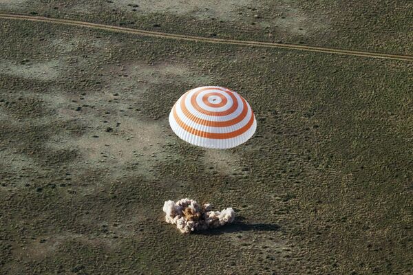 Crew of the ISS Expedition 38/39 returns to Earth - Sputnik International