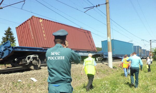 Russian Emergencies Ministry Ready to Send 300 Rescuers to Trains’ Collision Spot - Sputnik International