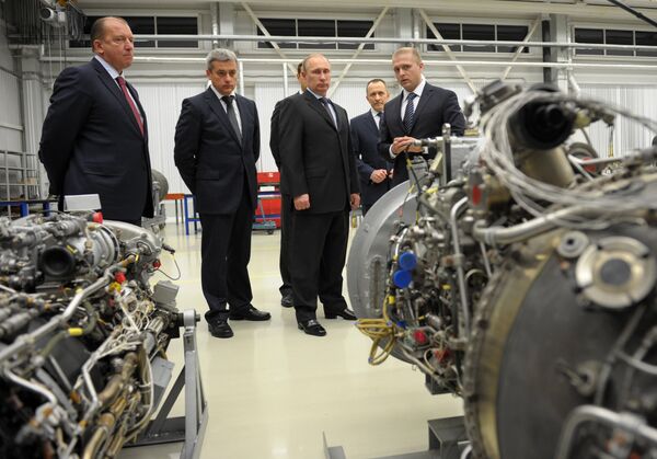 Russian President Vladimir Putin, second right, visits Klimov engine-building plant in St. Petersburg (Archive) - Sputnik International