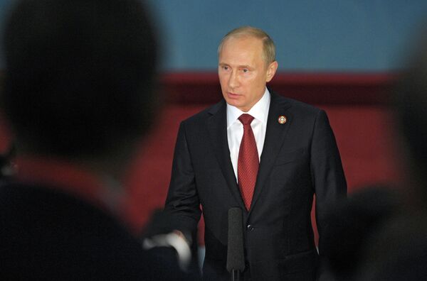 May 21, 2014. President Vladimir Putin talks to Russian journalists in Shanghai - Sputnik International