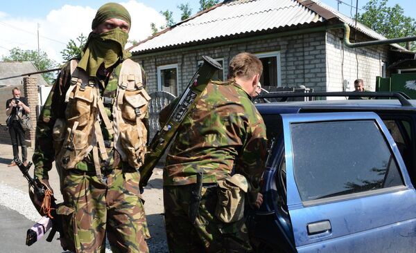 Soldiers of Donbass people's militia near Donetsk international airport - Sputnik International