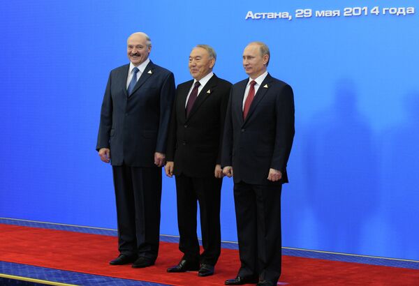 Vladimir Putin visits Kazakhstan, attends Supreme Eurasian Economic Council - Sputnik International