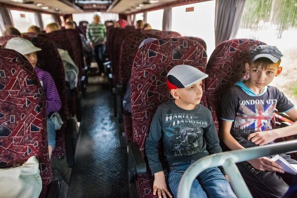 Parents evacuate children from Slavyansk - Sputnik International