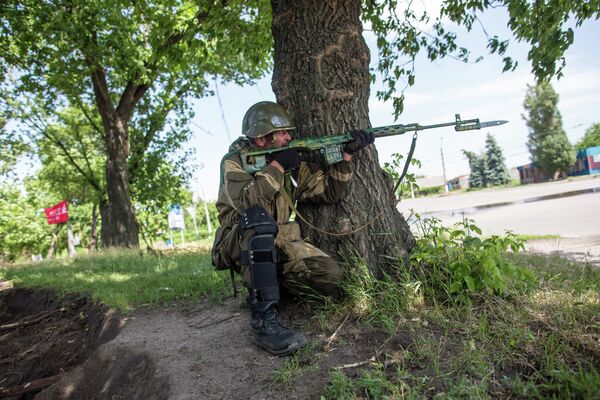 People's militia soldier during a battle near Slaviansk People's militia soldier during a battle near Slaviansk - Sputnik International