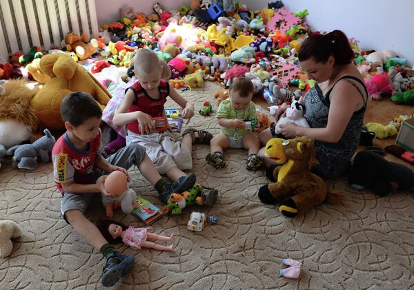 Refugees from Slavyansk accommodated in a hostel in Ilovaysk, Donetsk Region - Sputnik International