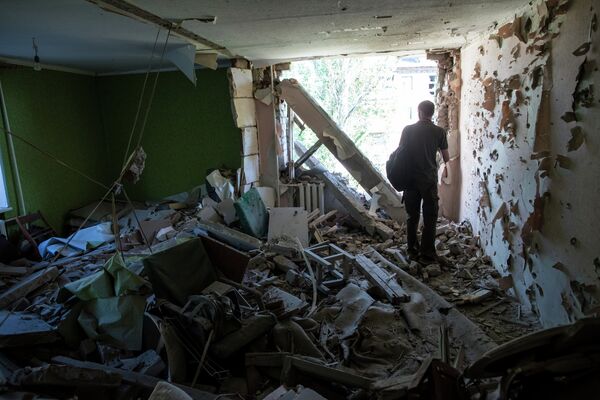 An apartment damaged by a direct hit, Slaviansk - Sputnik International