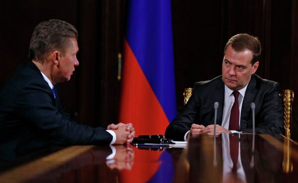 Russian Prime Minister Dmitry Medvedev and Gazprom CEO Alexei Miller during a meeting at the Gorki residence - Sputnik International