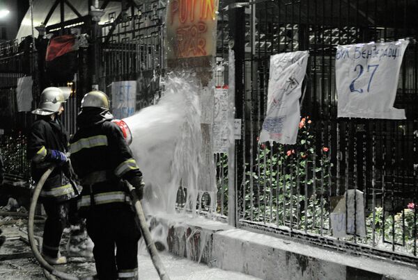 Firefighters extinguish a fire at the Russian Embassy in Kiev after a protest by supporters of nationalist organizations on June 14 - Sputnik International