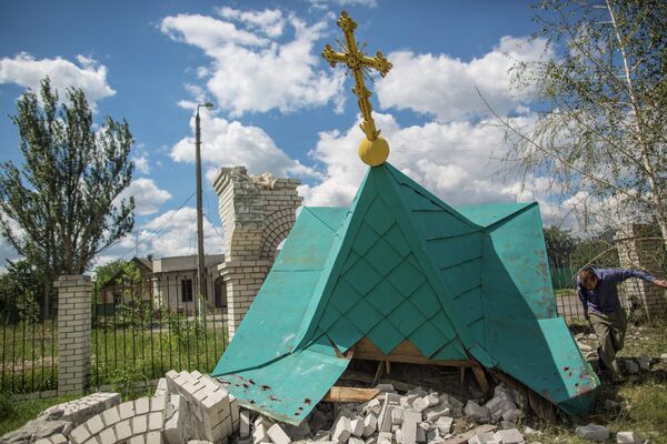 Destroyed dome of the chapel in Cherevkovka village near Slavyansk - Sputnik International