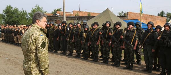 Ukraine's president Poroshenko visits National guard HQ in Donetsk Region - Sputnik International