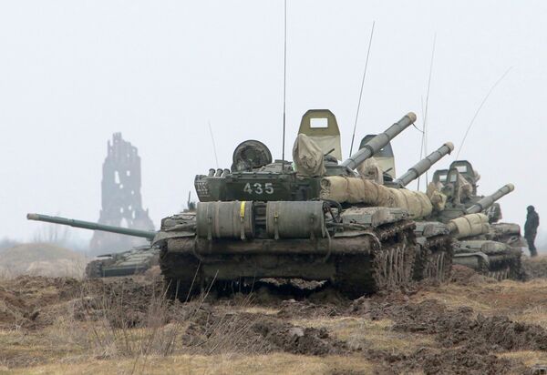 Сolumn of T-72 tanks during an exercise held by the Baltic Fleet coastal defense troops (Archive) - Sputnik International
