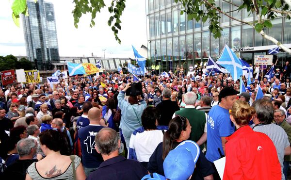 Scottish Independence Supporters Campaign Against BBC Media Bias - Sputnik International