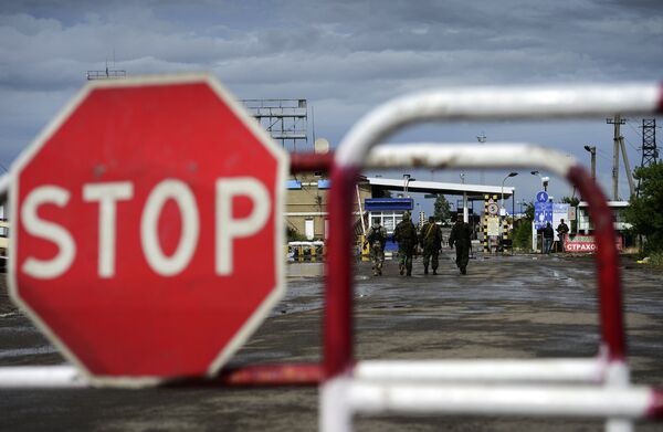 Izvarino border crossing point after shelling - Sputnik International