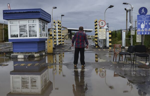 Izvarino border crossing point in Lugansk Region, Ukraine - Sputnik International