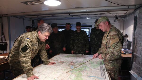 Ukraine's president Poroshenko visits National guard HQ in Donetsk Region - Sputnik International