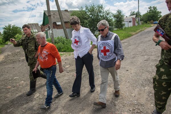 Red Cross mission makes a visit to Slaviansk. - Sputnik International