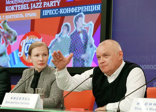 Rossiya Segodnya Director General Dmitry Kiselev and Deputy Minister of Culture Yelena Milovzorova at a press conference on the Koktebel Jazz Party festival - Sputnik International