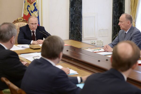 Vladimir Putin chairs meeting of Military Cooperation Commission - Sputnik International
