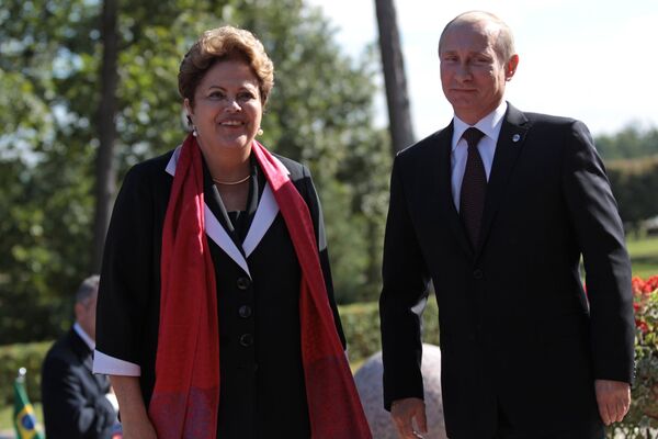 Russian President Vladimir Putin and Brazilian President Dilma Rousseff (Archive) - Sputnik International