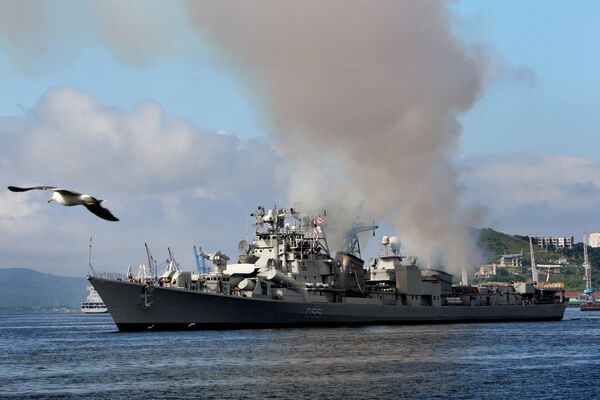 INS Ranvijay destroyer in the port of Vladivostok - Sputnik International