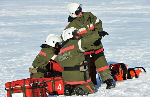Joint Exercise of Federal Border Guard Service and The Ministry of Emergency Situations in Severe Arctic Conditions - Sputnik International