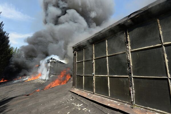 Ukrainian Forces Shell Donetsk: Civilian Death Toll Rises, Factory Set on Fire - Sputnik International