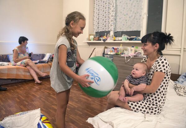 Group of volunteers from Rostov-on-Don helps Ukrainian refugees - Sputnik International