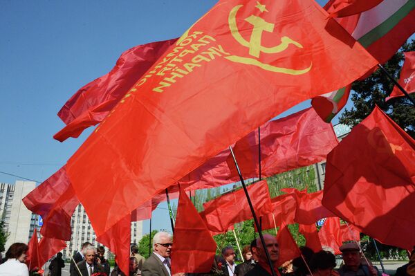 Kiev's Dismissal of Communist Party Faction Undermines Essence of Government - US Expert - Sputnik International