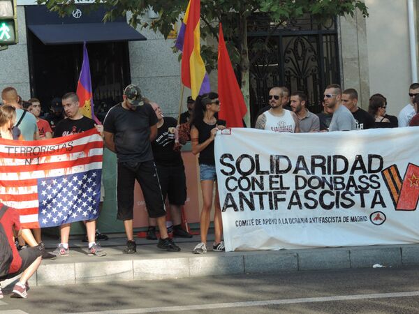 Spanish Protesters Rally Outside US Embassy Against Ukraine War, 25 July 2014 - Sputnik International