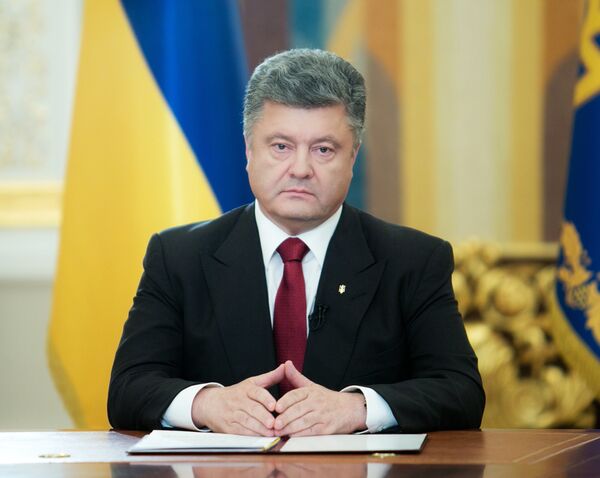 Ukrainian President Petro Poroshenko says that Ukrainian authorities will create a defense line and border control around the areas with a special status in the east of the country. - Sputnik International