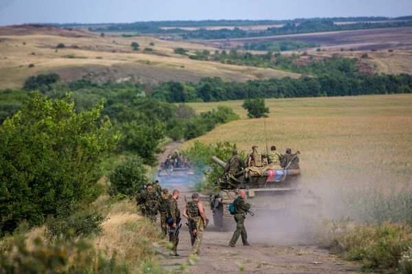 Ukrainian Army Fires Grad Rockets at Horlivka - Sputnik International