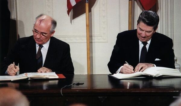 Mikhail Gorbachev and Ronald Reagan signing the INF Treaty in the East Room of the White House, 8 December 1987 Mikhail Gorbachev and Ronald Reagan signing the INF Treaty in the East Room of the White House, 8 December 1987 - Sputnik International