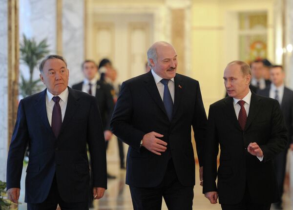Presidents Vladimir Putin, Alexander Lukashenko and Nursultan Nazarbayev held a phone conversation on Ukrainian crisis - Sputnik International