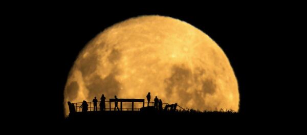 Moon Silhouettes by Mark Gee Moon Silhouettes by Mark Gee - Sputnik International