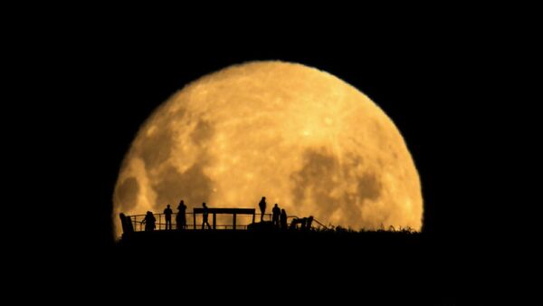 Moon Silhouettes by Mark Gee - Sputnik International