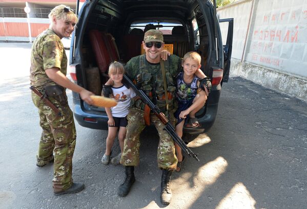 Women-at-Arms: Defenders of Donbas - Sputnik International